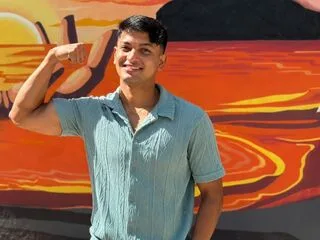 AlbertGuedez cam model - 20 year old - photo 1