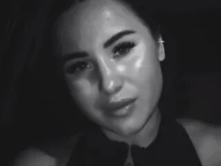 AliceFluffy cam model - 18 year old - photo 1