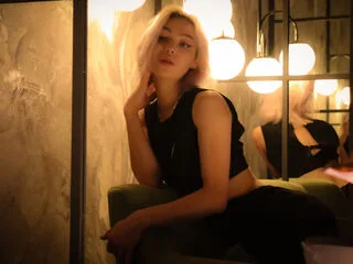 AlysiaBennet cam model - 18 year old - photo 1
