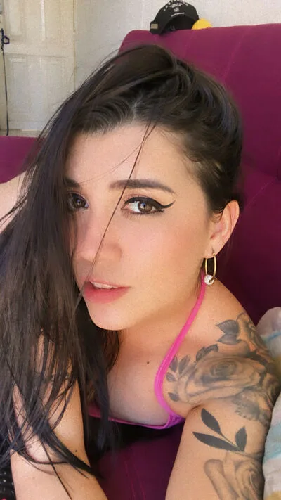 AmeliaCerry cam model - black hair - photo 12