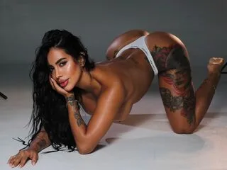AnnyRoug cam model - black hair - photo 3
