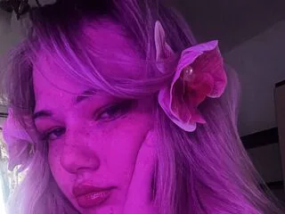 AshleaSenerchia cam model - 18 year old - photo 1