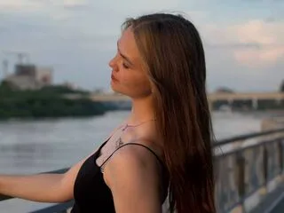 BeliaAlvino cam model - 18 year old - photo 1