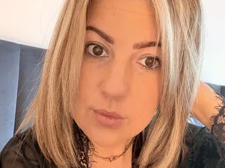 BelleWarick cam model - 39 year old - photo 1