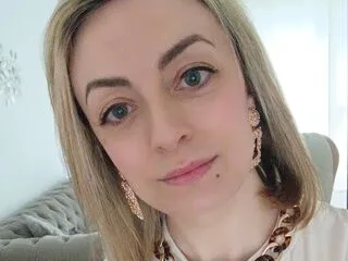 BiancaLuxe cam model - 40 year old - photo 1