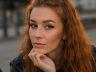 BonnieHansen cam model - 25 year old - photo 1