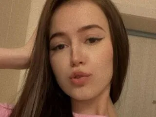 ChloeeeAdams cam model - 19 year old - photo 1