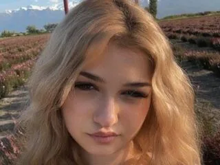 CloudyFox cam model - 18 year old - photo 1
