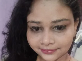 CurvySoniya cam model - 30 year old - photo 1