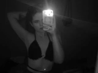 DoloresHuesing cam model - 18 year old - photo 1