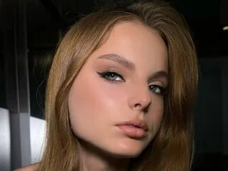 DoraWilliams cam model - 18 year old - photo 1