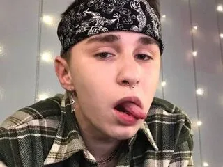 ElvisMorgan cam model - 18 year old - photo 1