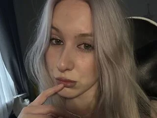 ElviStars cam model - 18 year old - photo 1