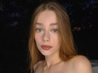 EmilliaFox cam model - brunette hair - photo 3