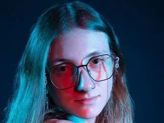 EvelyneSchroff cam model - 18 year old - photo 1