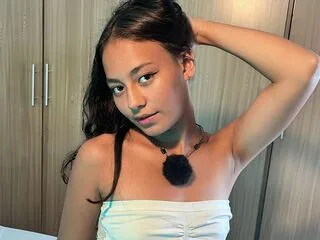IsabellaSantanna cam model - 18 year old - photo 1