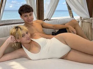JamieAndRyan cam model - 18 year old - photo 1