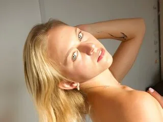 JuliaSandri cam model - 18 year old - photo 1
