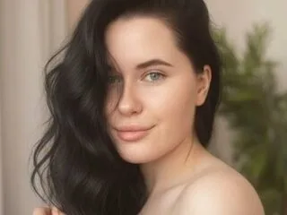 JunaOnnee cam model - 18 year old - photo 1