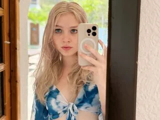 JuneLane cam model - 18 year old - photo 1
