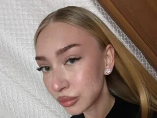 KellyHilles cam model - 19 year old - photo 1