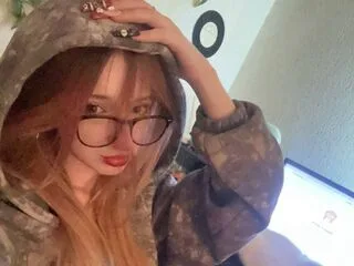 LajuanaSpina cam model - 18 year old - photo 1