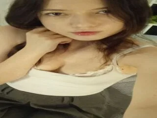 LannieMckell cam model - brunette hair - photo 3
