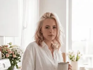 LanoraZottola cam model - 19 year old - photo 1