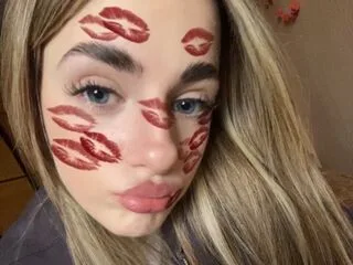 LatoyaMaccarino cam model - 18 year old - photo 1