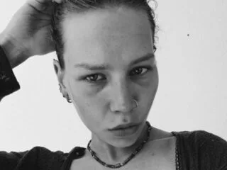 LeeanneYepes cam model - 18 year old - photo 1
