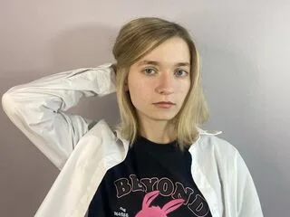 LinnieBlackner cam model - 18 year old - photo 1