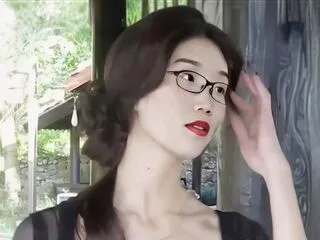 LunaChen cam model - black hair - photo 3