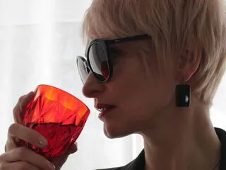 MegButler cam model - blonde hair - photo 3
