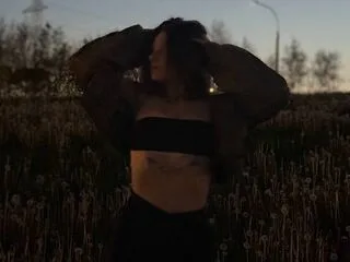 MichelinaBoe cam model - 18 year old - photo 1