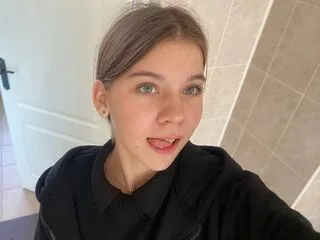 NadineGene cam model - 18 year old - photo 1