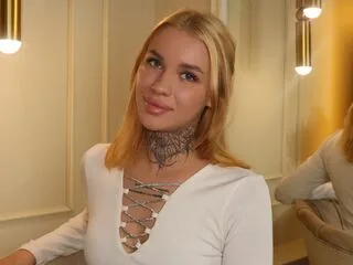 NicoleClaires cam model - 20 year old - photo 1