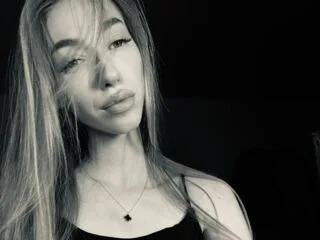 NikkiTenerovich cam model - 18 year old - photo 1