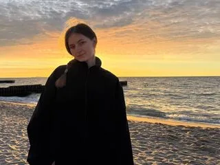 NovaZaldana cam model - 18 year old - photo 1