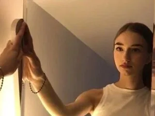 PansyGandara cam model - 18 year old - photo 1