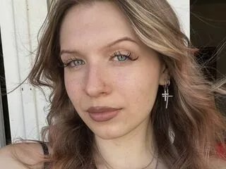 PatriciaLois cam model - 18 year old - photo 1