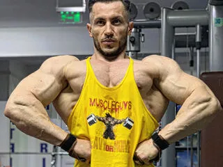 PumpIron cam model - 38 year old - photo 1