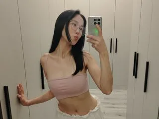 ReinaChann cam model - 20 year old - photo 1