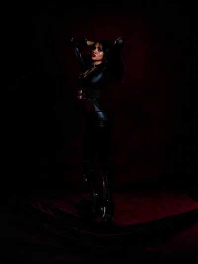 SarahDaviet cam model - black hair - photo 6