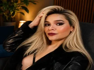 SarahLorenzi cam model - 33 year old - photo 1