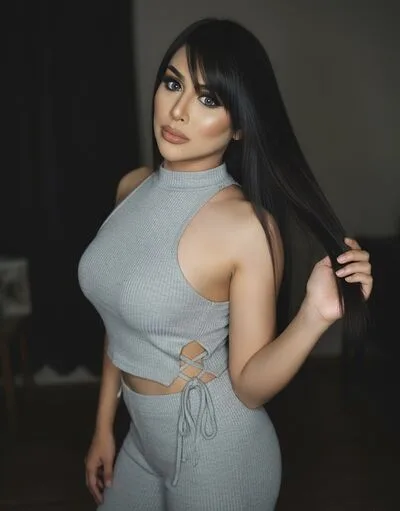 SelenaLynch cam model - black hair - photo 15