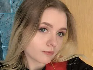 ShannonPomilla cam model - 18 year old - photo 1