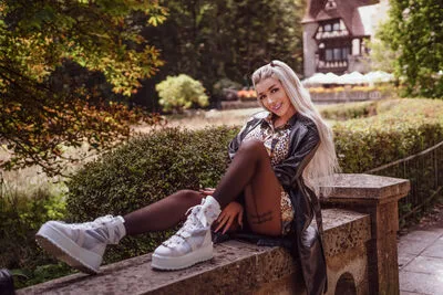 Sierra cam model - 20 year old - photo 13