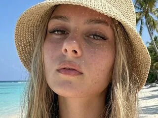 StefaniBrowyn cam model - 18 year old - photo 1