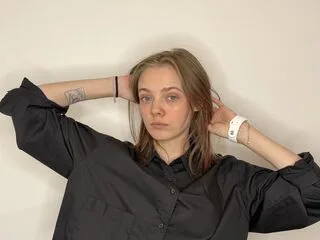 SunniBanderas cam model - 18 year old - photo 1