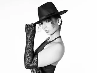 VeraBellucci cam model - 24 year old - photo 1